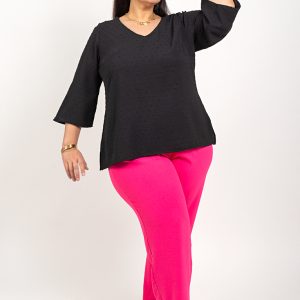 Blusa escote a pico con manga francesa.