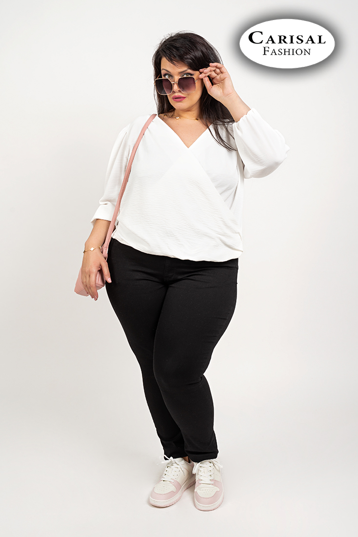 Blusa blanca cruzada.