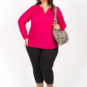 Blusa fucsia con detalles de jaretas