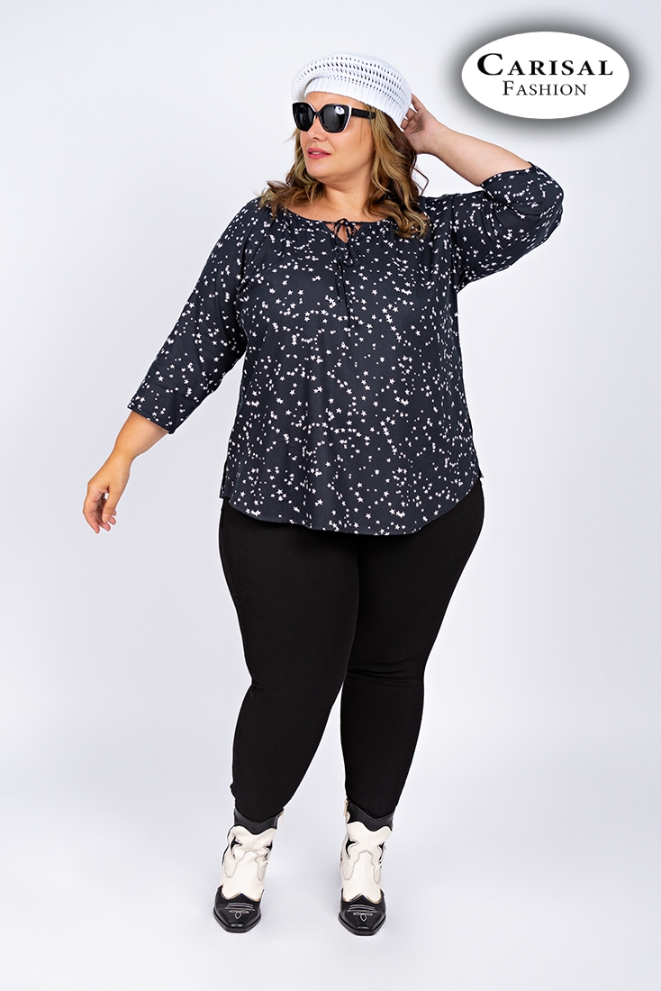 Blusa con estampado de estrellas.