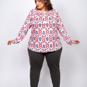 Blusa con Estampado y cordón en el escote.