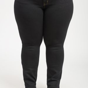 Pantalón vaquero con pespunte en contraste.