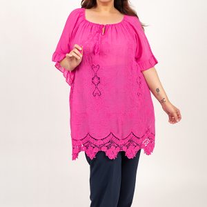 Blusa larga bordada estilo boho.