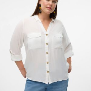 Blusa fluida con botones.